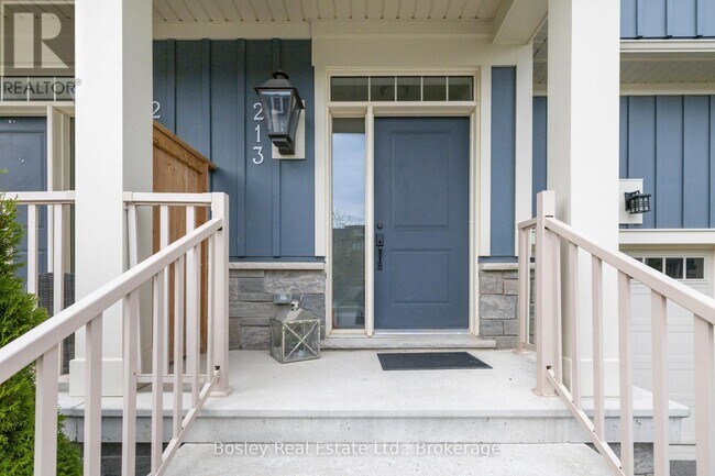 Photo du bâtiment - 213 Yellow Birch Cres