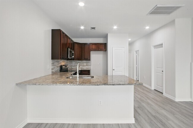 Foto del edificio - 16884 Kempwood