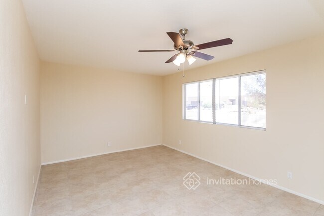 Building Photo - 1354 N Roca