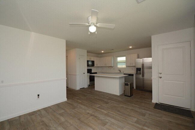 Foto del edificio - 1982 Rd 5714