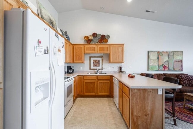 Building Photo - 700 Aztec Cir