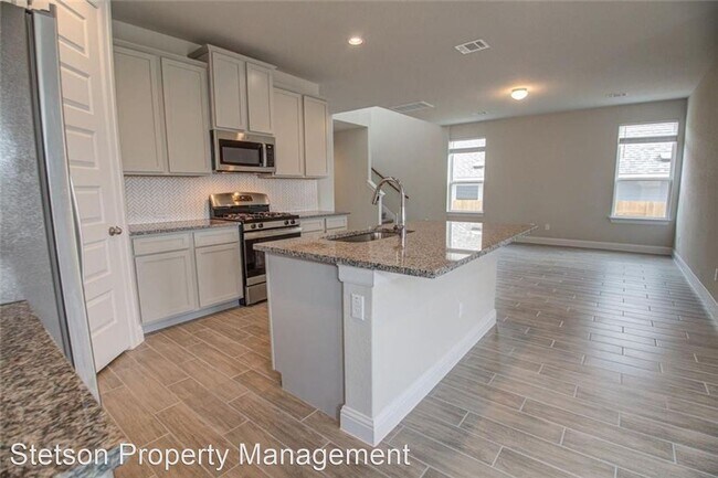 Building Photo - 5 br, 2.5 bath House - 344 Gaida Loop