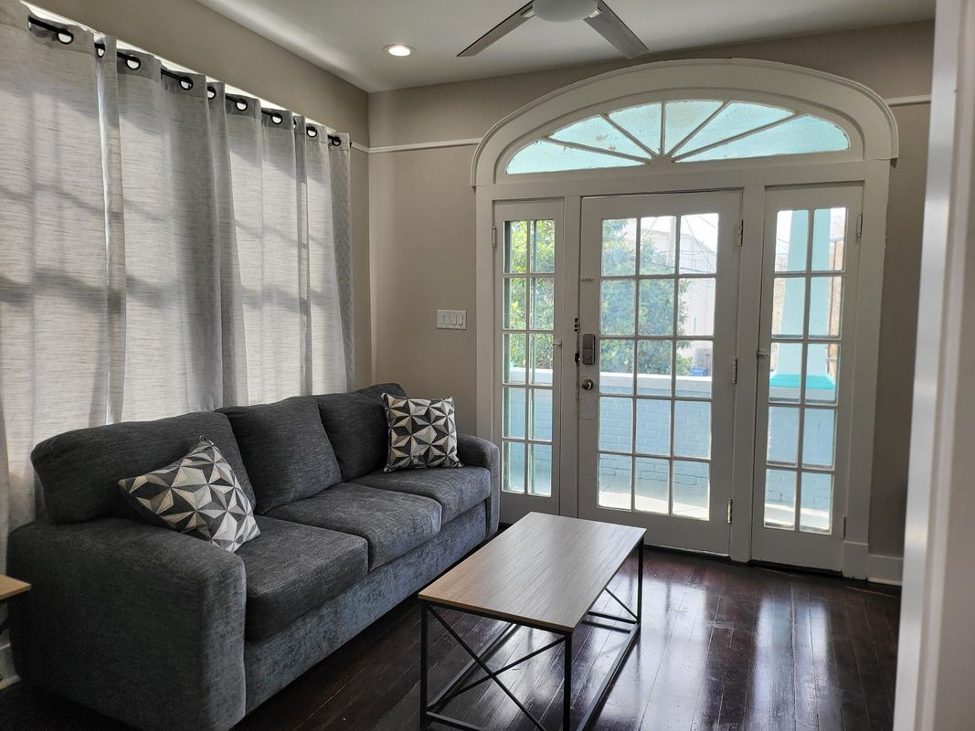 Primary Photo - 434 S Cortez St