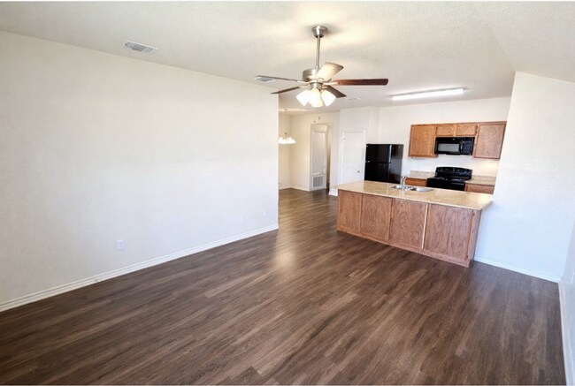 Building Photo - 3105 B Ochiltree Dr