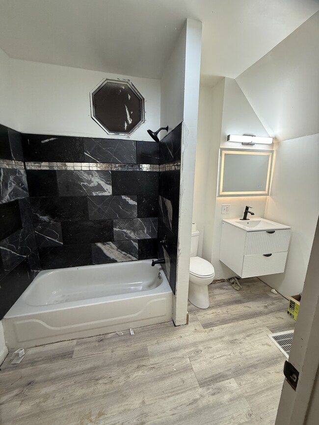 Building Photo - 5209 Warren Ave