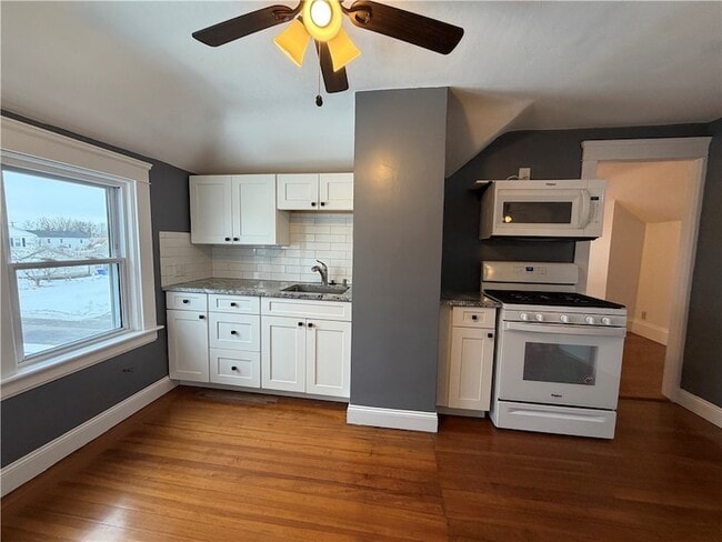 Building Photo - 87 Bentley St