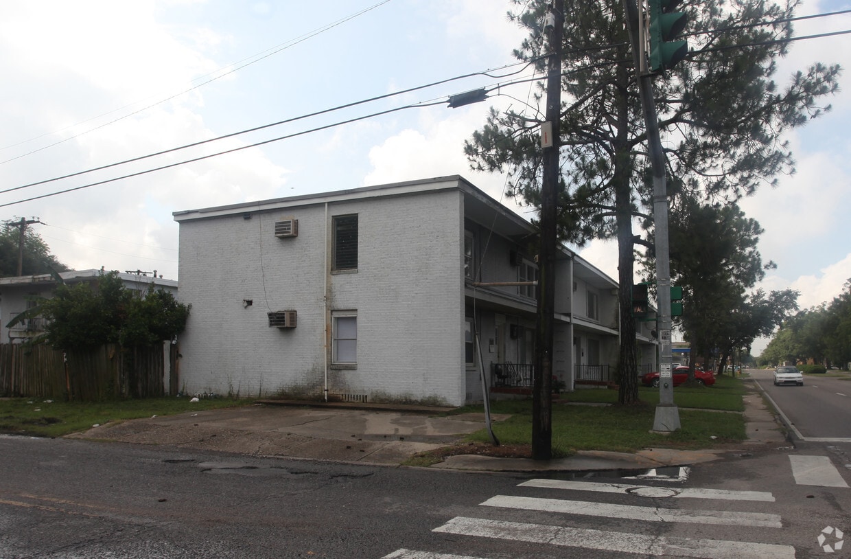 Building Photo - 2921 Nicholson Dr
