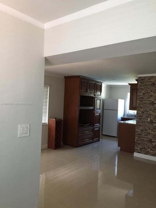 Building Photo - 5901 SW 45th St