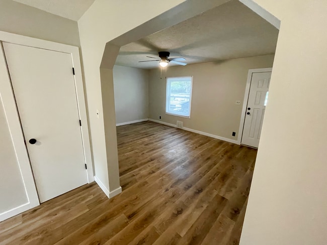 Building Photo - Great 2 bedroom house