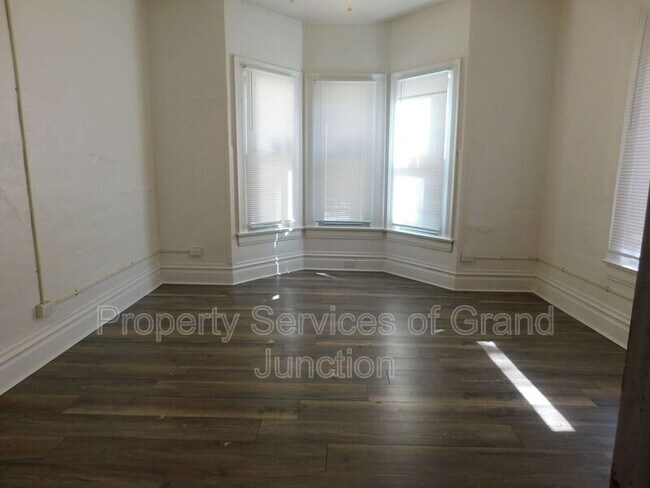 Foto del edificio - 816 Grand Ave