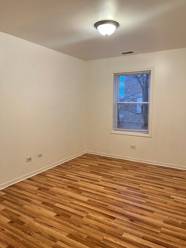 Building Photo - 326 N Hamlin Ave