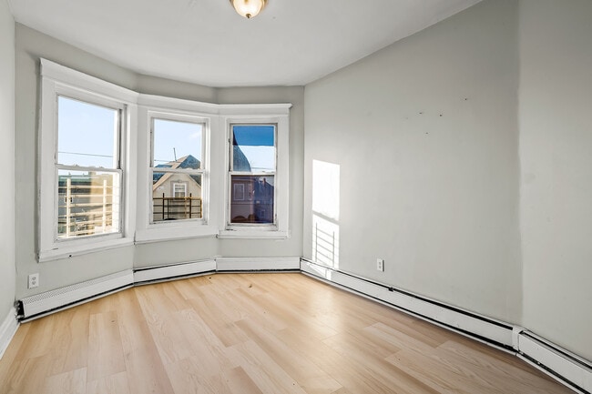 Building Photo - 30 Wainwright St