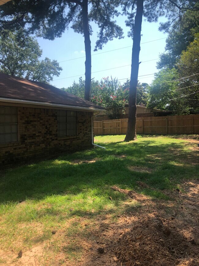 patio interior - 100 Medina Dr