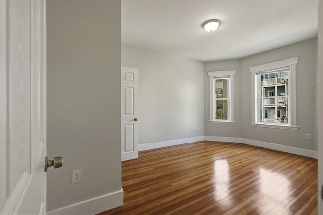Photo - 18 Peverell Street Unit 3 Apartment