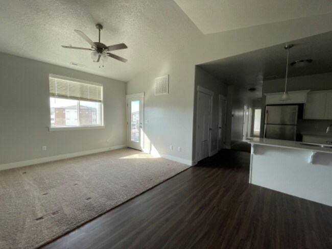 Foto del edificio - 761 N 260 W