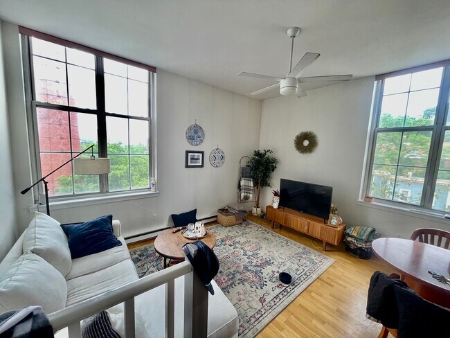Foto del edificio - 240 Heath St