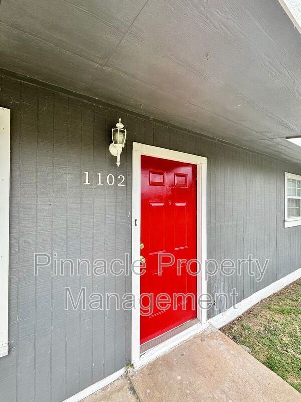 Building Photo - 1102 E 23rd St