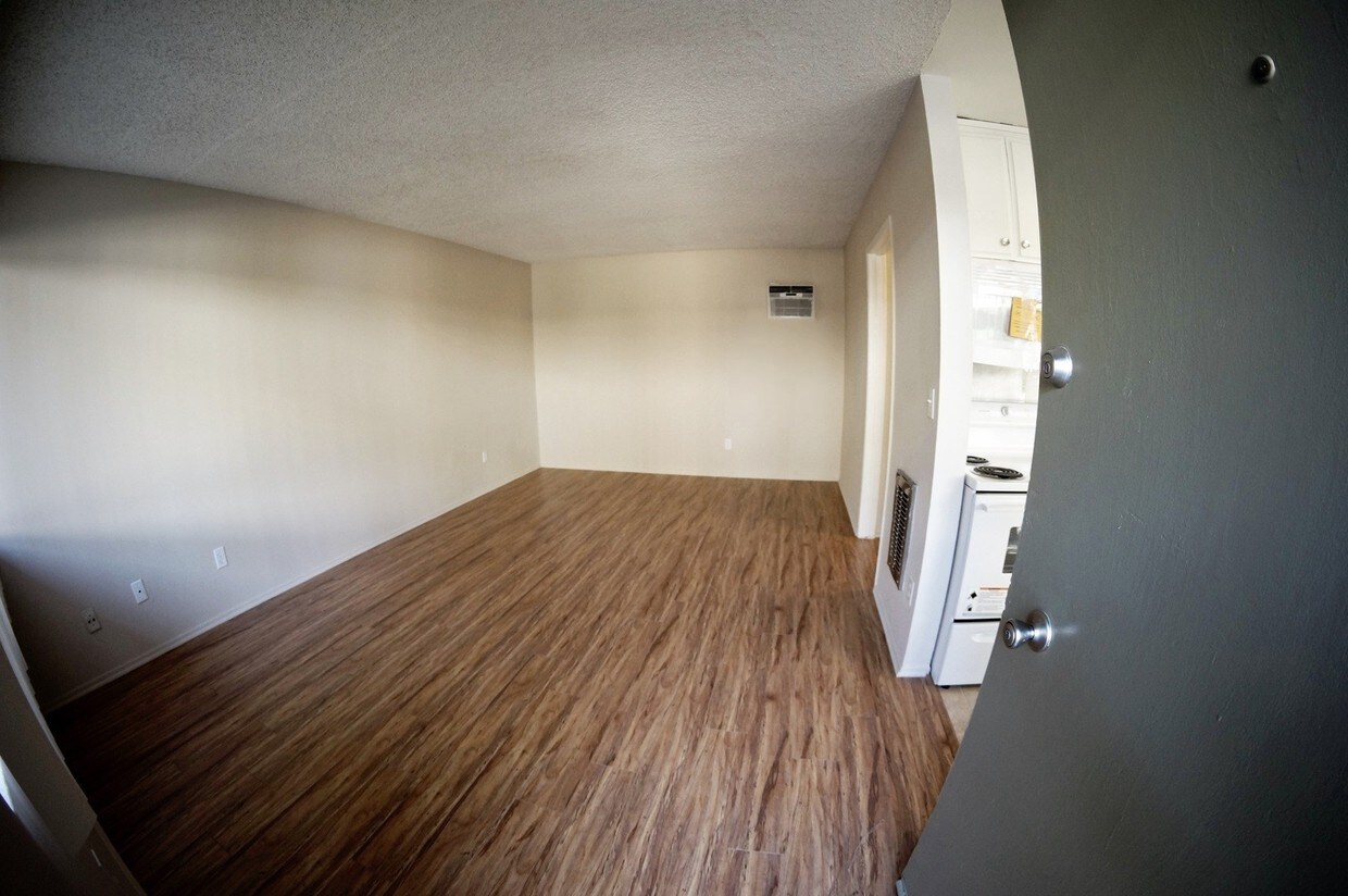 Building Photo - 5541 Newcastle Ave