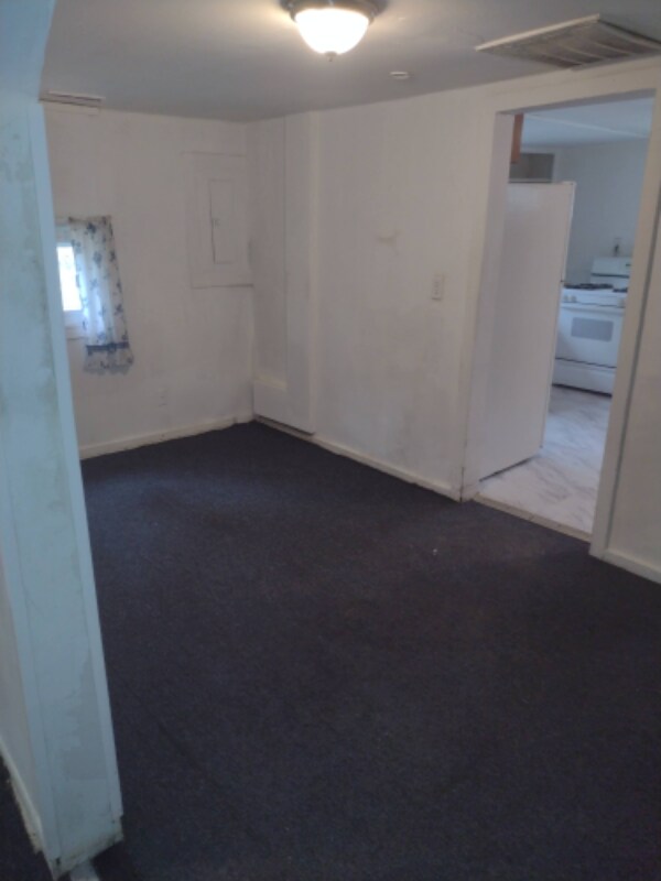 Building Photo - 6123 Glenis St