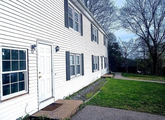 Building Photo - 14 Monson St