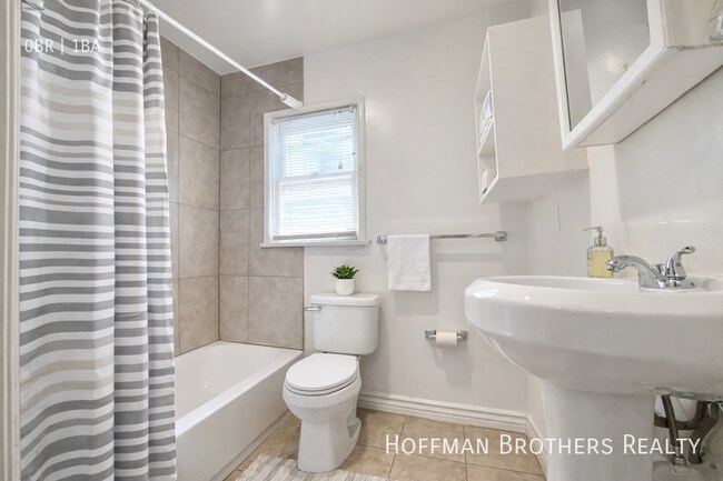 Foto del edificio - 301 N Sycamore Ave