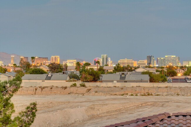 Building Photo - GORGEOUS 3 BEDROOMS UNIT IN THE SOUTHWEST!...