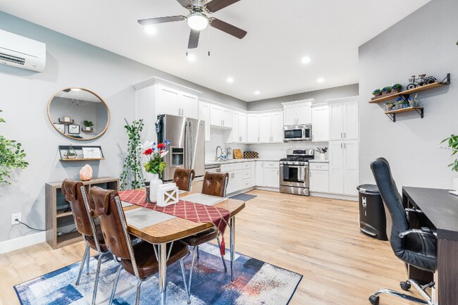 Foto del edificio - 5102 Willow Ln NW