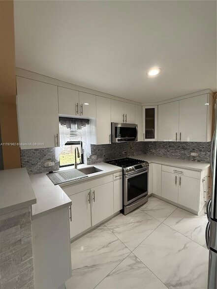 Foto del edificio - 685 NW 14th St
