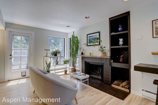 Foto del edificio - 3 br, 2 bath House - 1020 Poplar Ave