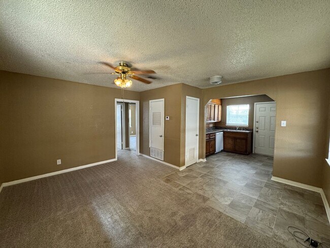 Foto del edificio - 804-804 Williamson Dr