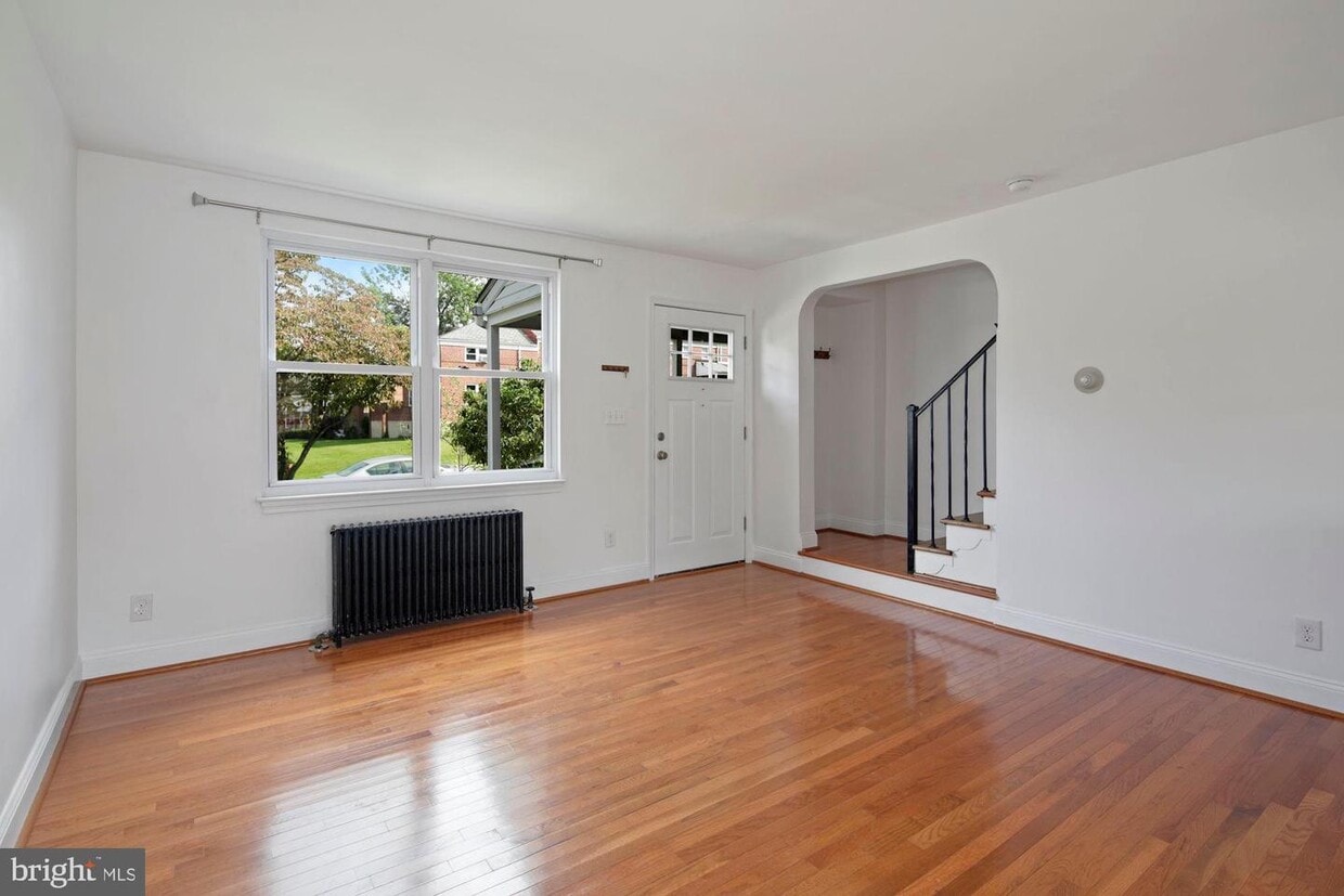 Primary Photo - 245 Linden Ave