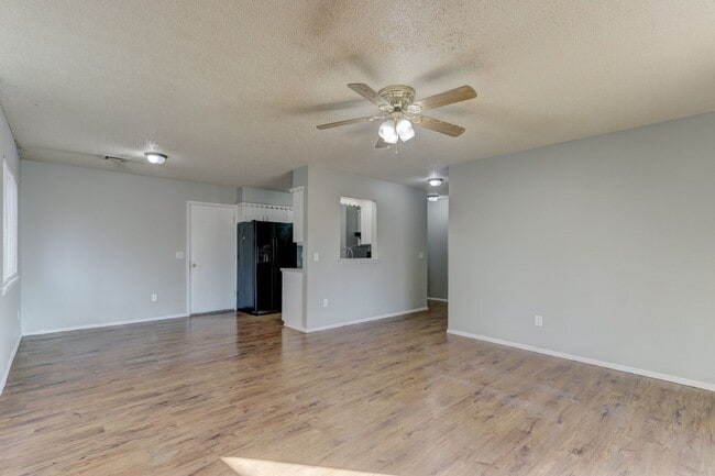 Photo - 4 bed house in Yukon!