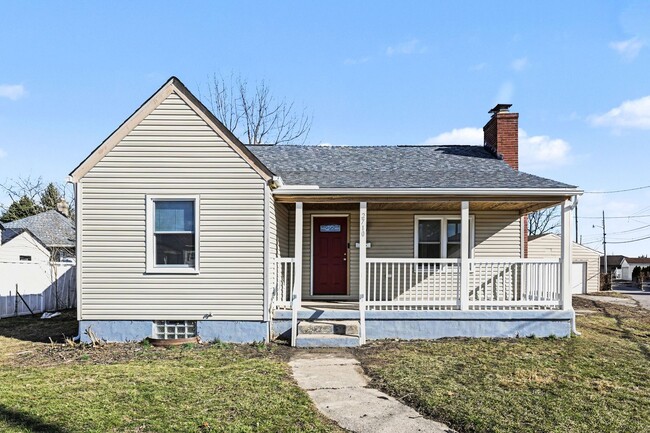 Building Photo - Updated 3 Bed 1 Bath with Two Car Garage