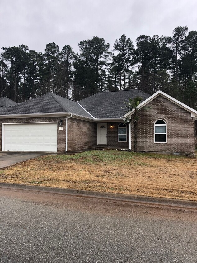514 Wisteria Dr, Bauxite, AR 72011 House Rental in Bauxite, AR