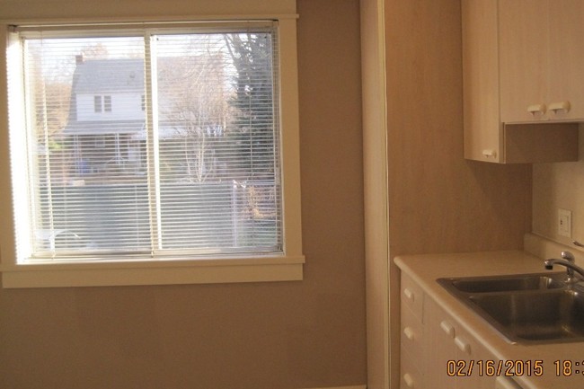 Lovely Window View - 165 W 200 N
