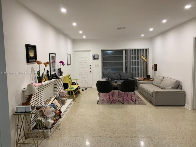 Building Photo - 9148 Dickens Ave