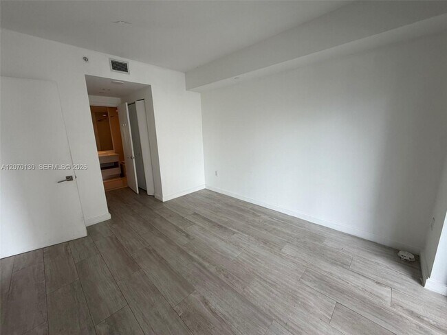 Foto del edificio - 55 SW 9th St