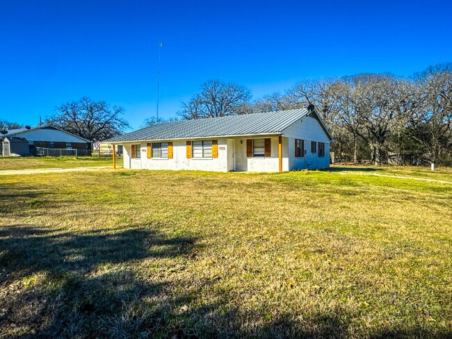 Building Photo - Unit 1 is a 2 Bedroom, 1 Bath in the Quite Country of Johnson County