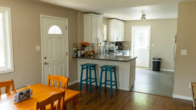 Building Photo - 217 S Yates St