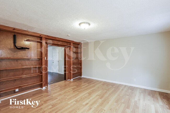 Foto del edificio - 4622 Karen Dr