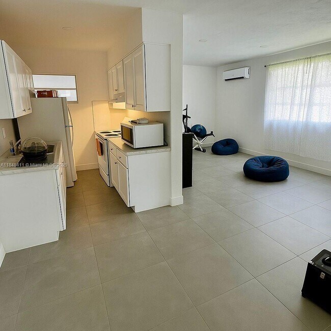 Foto del edificio - 310 NE 78th St