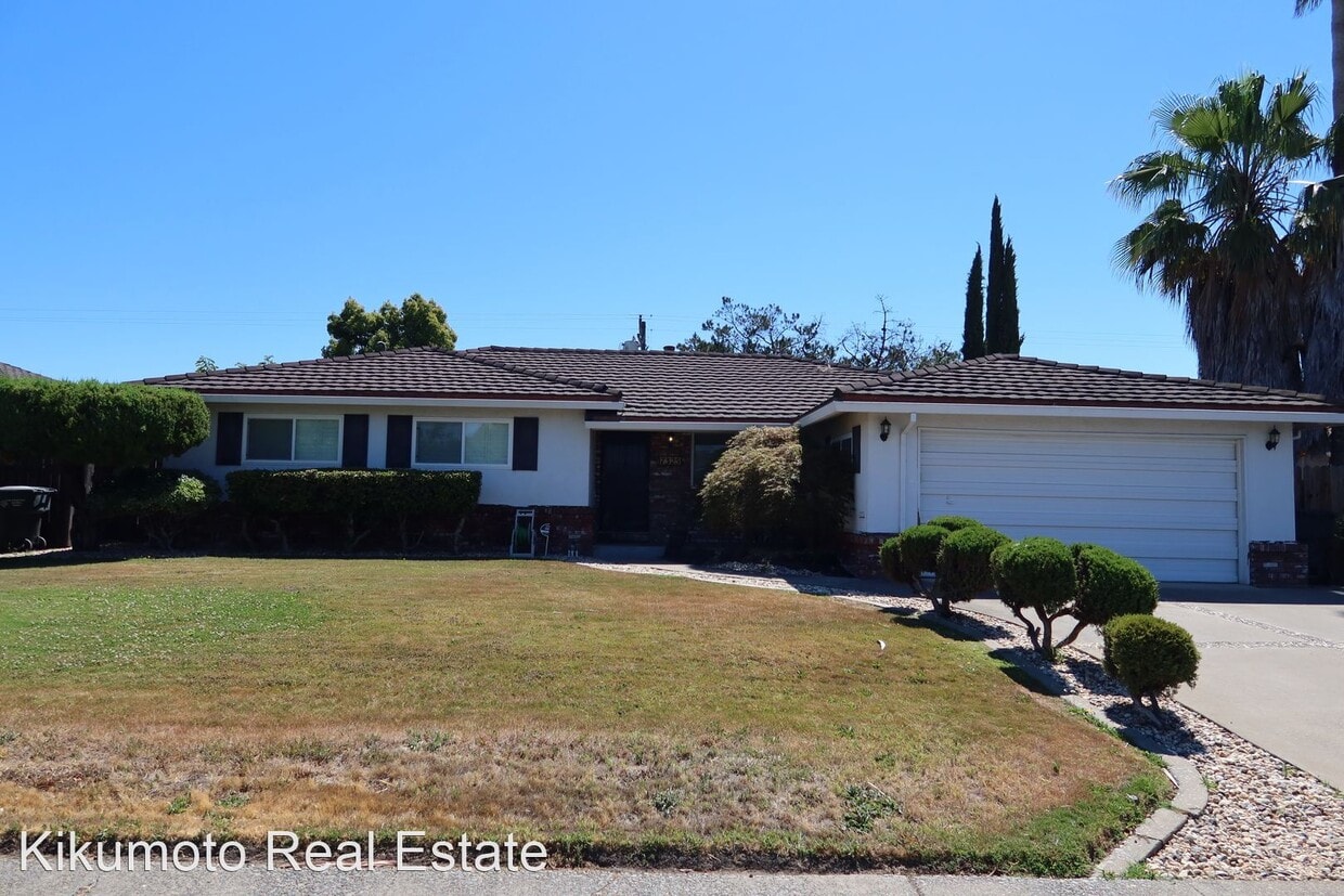 7325 S Land Park Dr, Sacramento, CA 95831 House Rental in Sacramento