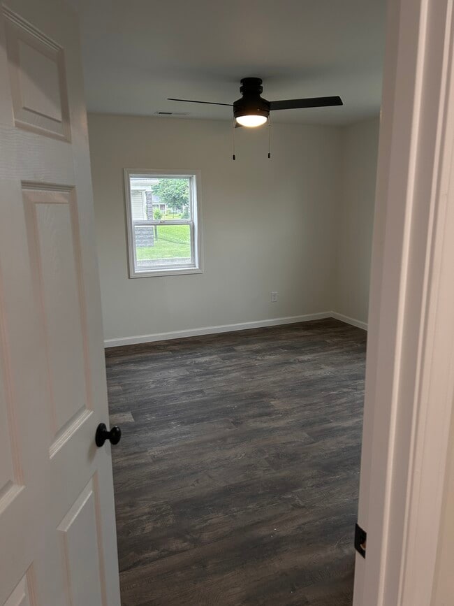 Building Photo - 1702 McCulloch Ave