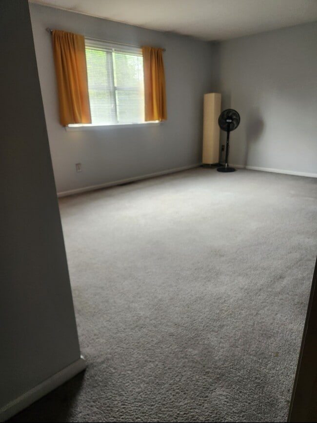 Entry into room - 1637 Ilona Dr
