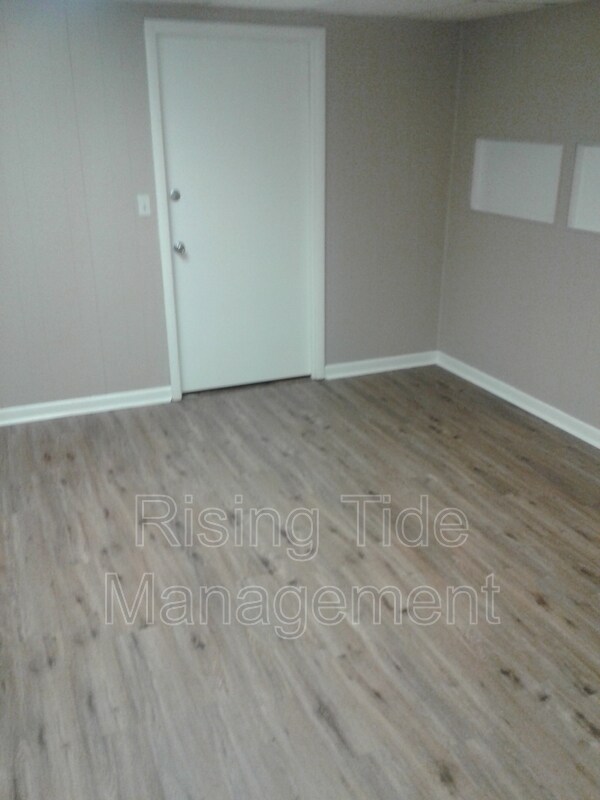 Building Photo - 8905 Valley Hill Dr