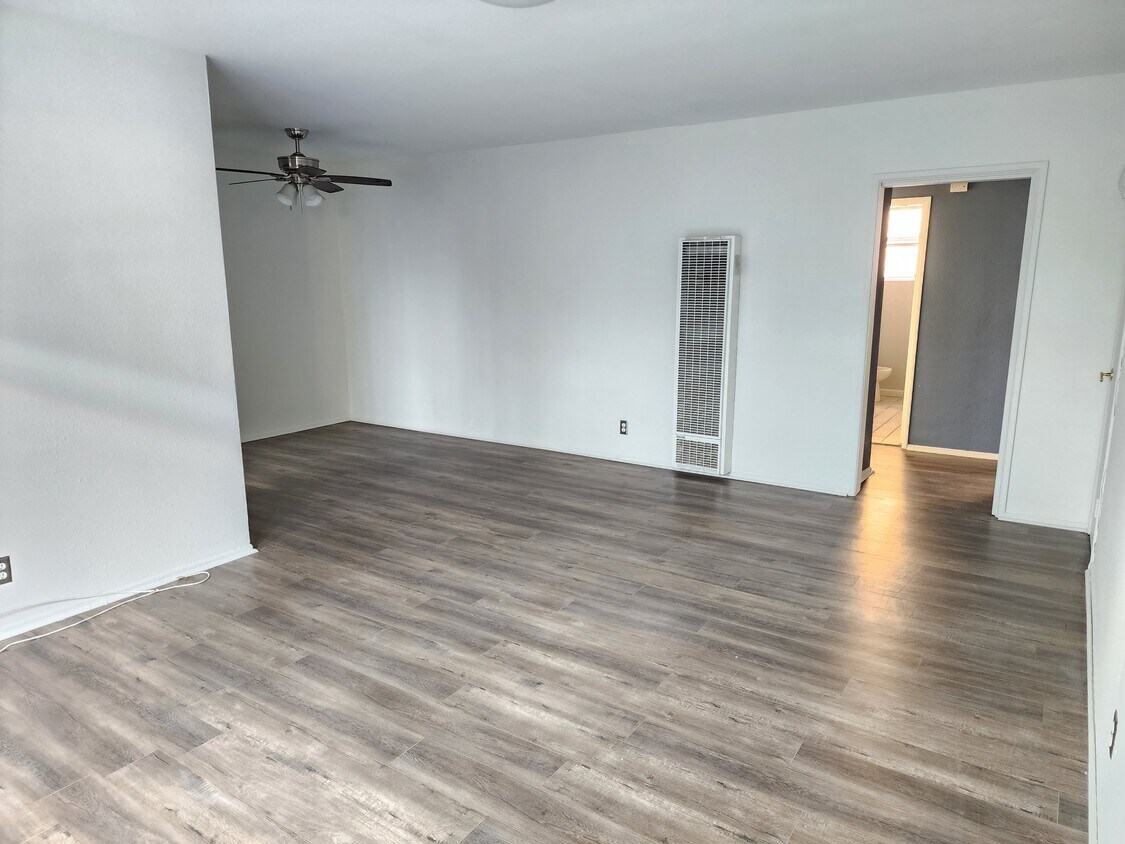 Primary Photo - 1252 S Ogden Dr