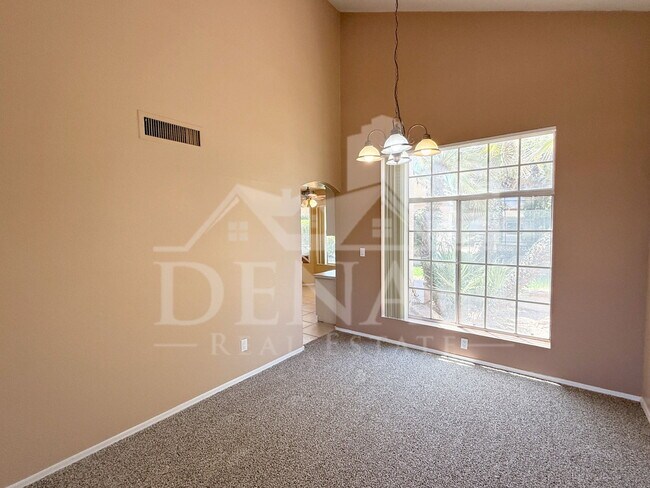 Building Photo - 1425 E Chicago Cir