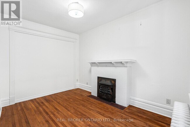 Building Photo - 72-72 Upper Lorne Pl