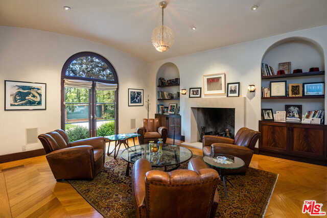 Building Photo - 908 N Bedford Dr