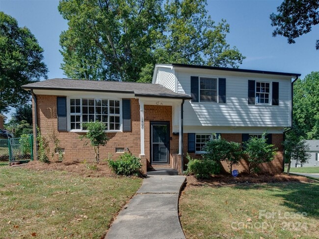 Building Photo - 1400 Standish Pl